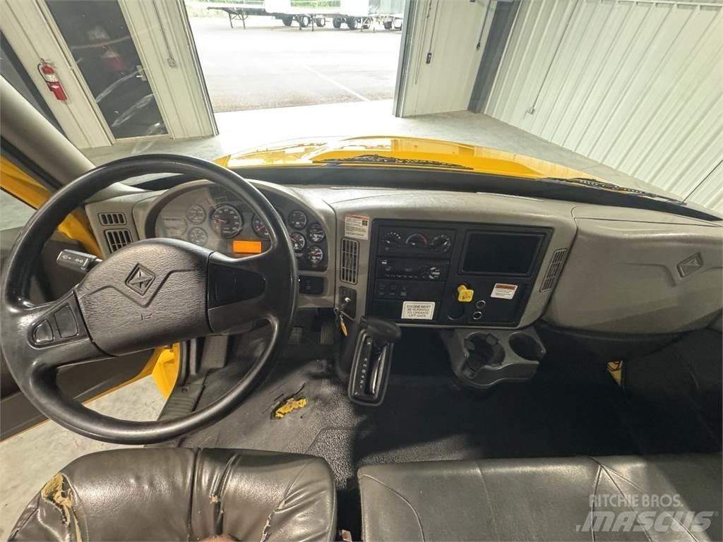 International 4300 Umpikorikuorma-autot
