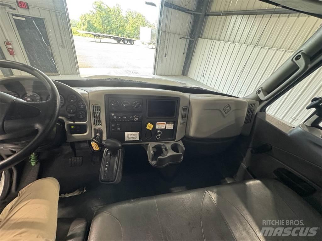 International 4300 Umpikorikuorma-autot