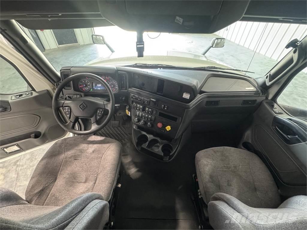 International LT625 Vetopöytäautot
