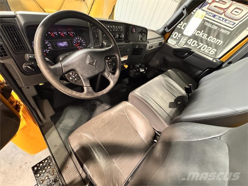 International MV607 Umpikorikuorma-autot