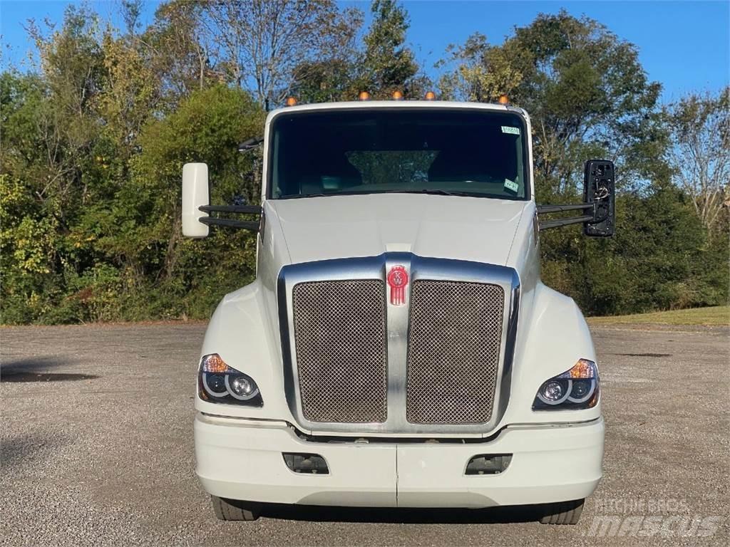 Kenworth T680 Vetopöytäautot