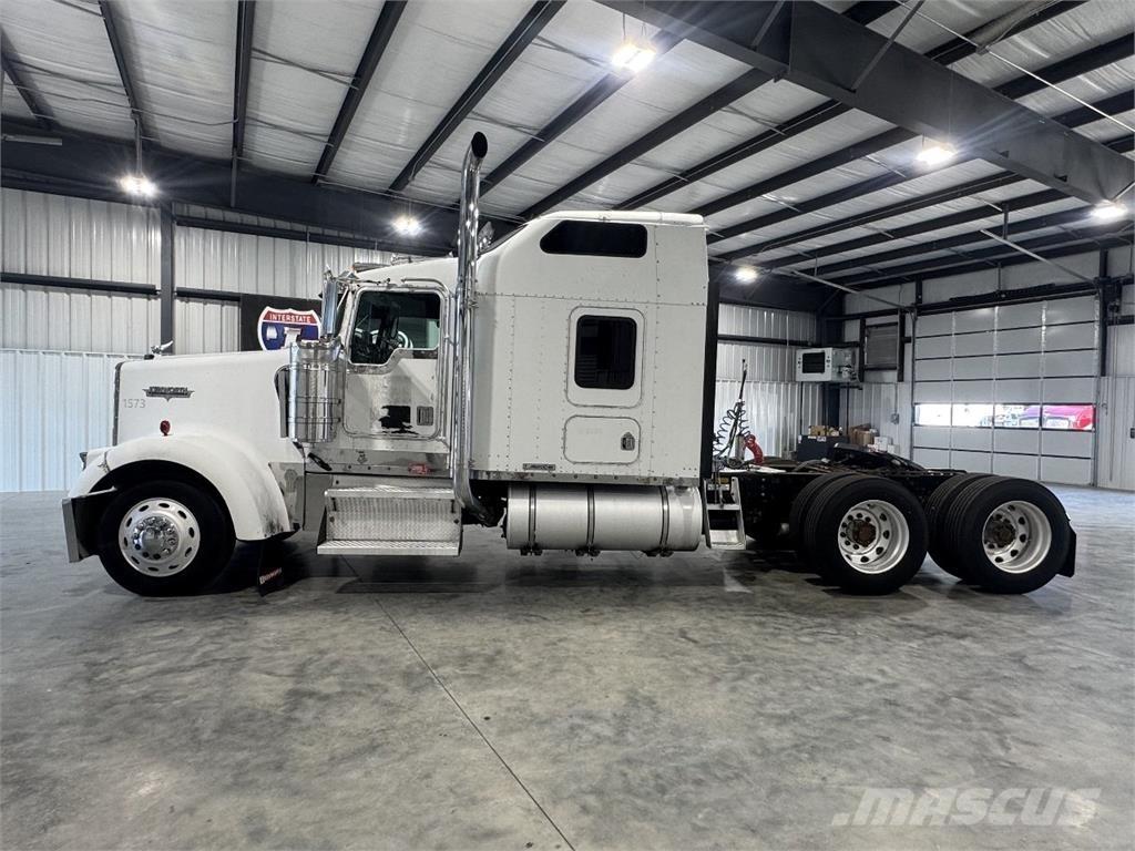 Kenworth W900 Vetopöytäautot