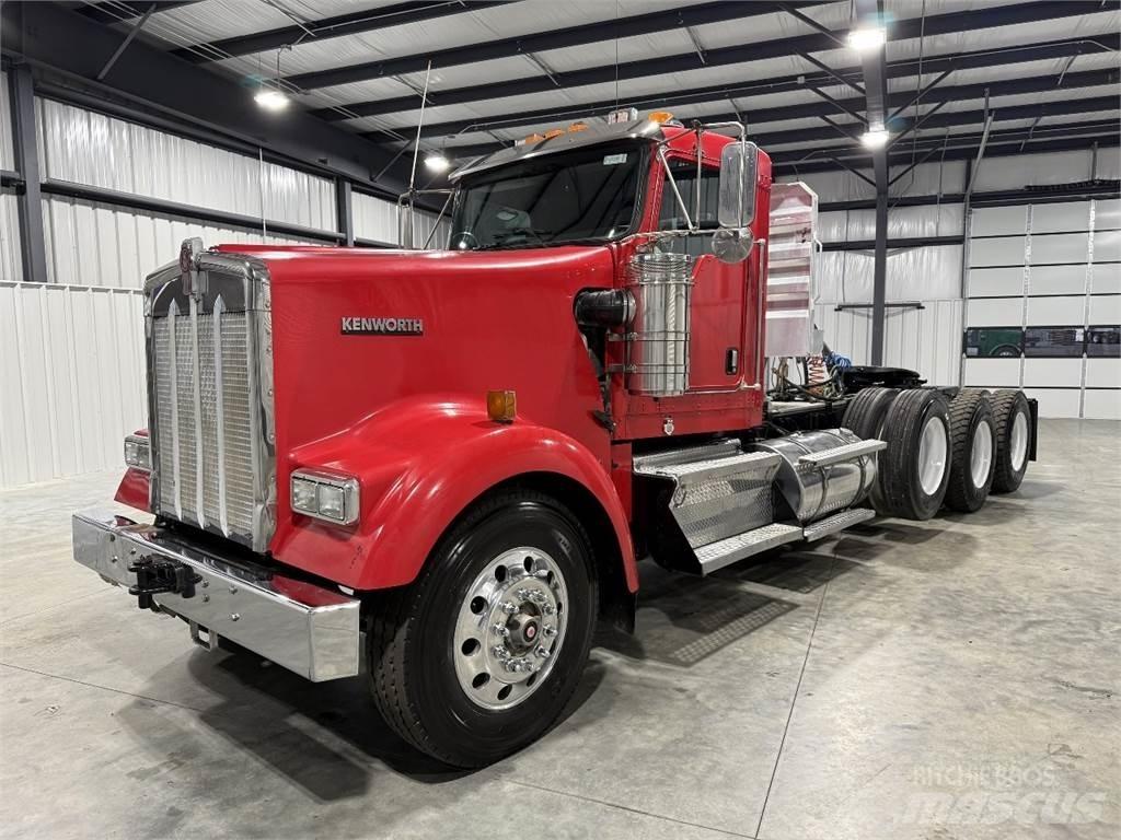 Kenworth W900L Vetopöytäautot