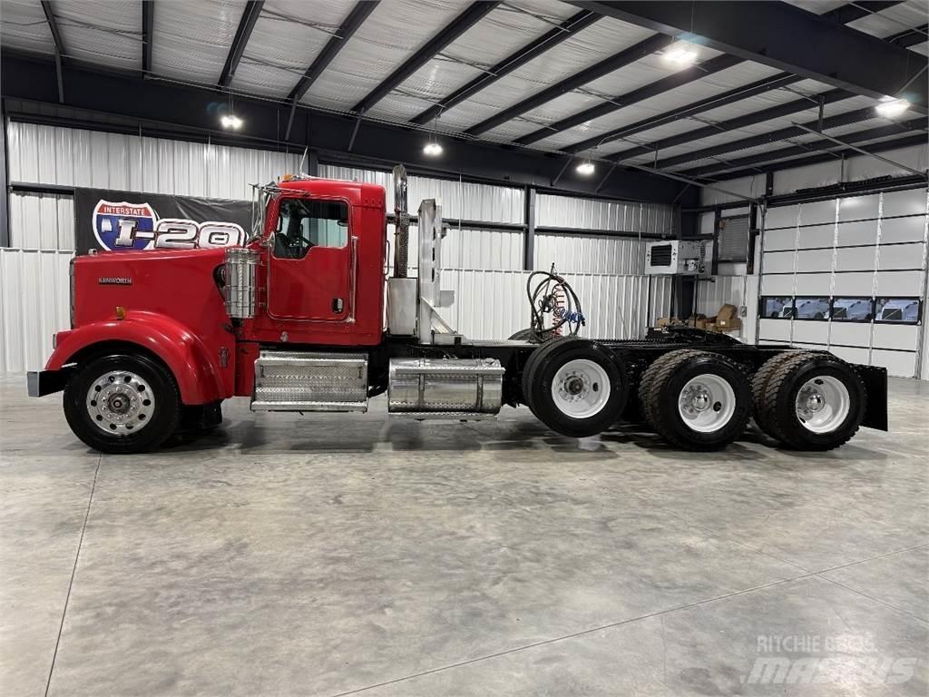 Kenworth W900L Vetopöytäautot