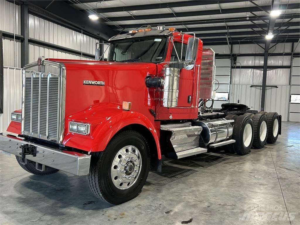 Kenworth W900L Vetopöytäautot