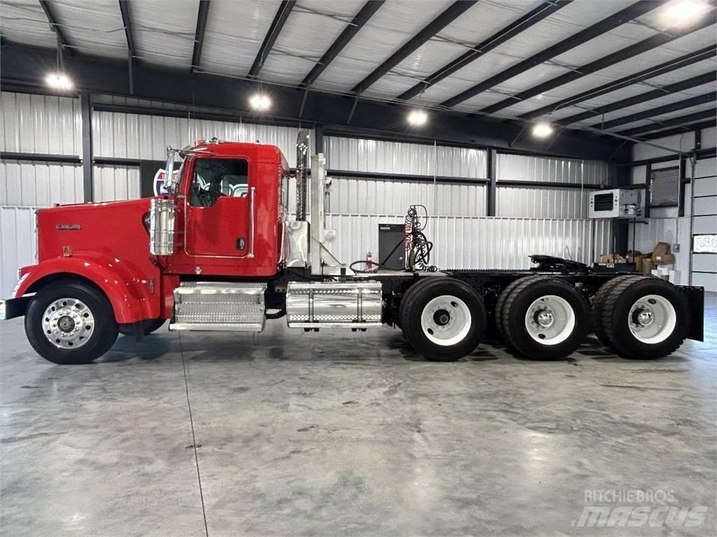 Kenworth W900L Vetopöytäautot