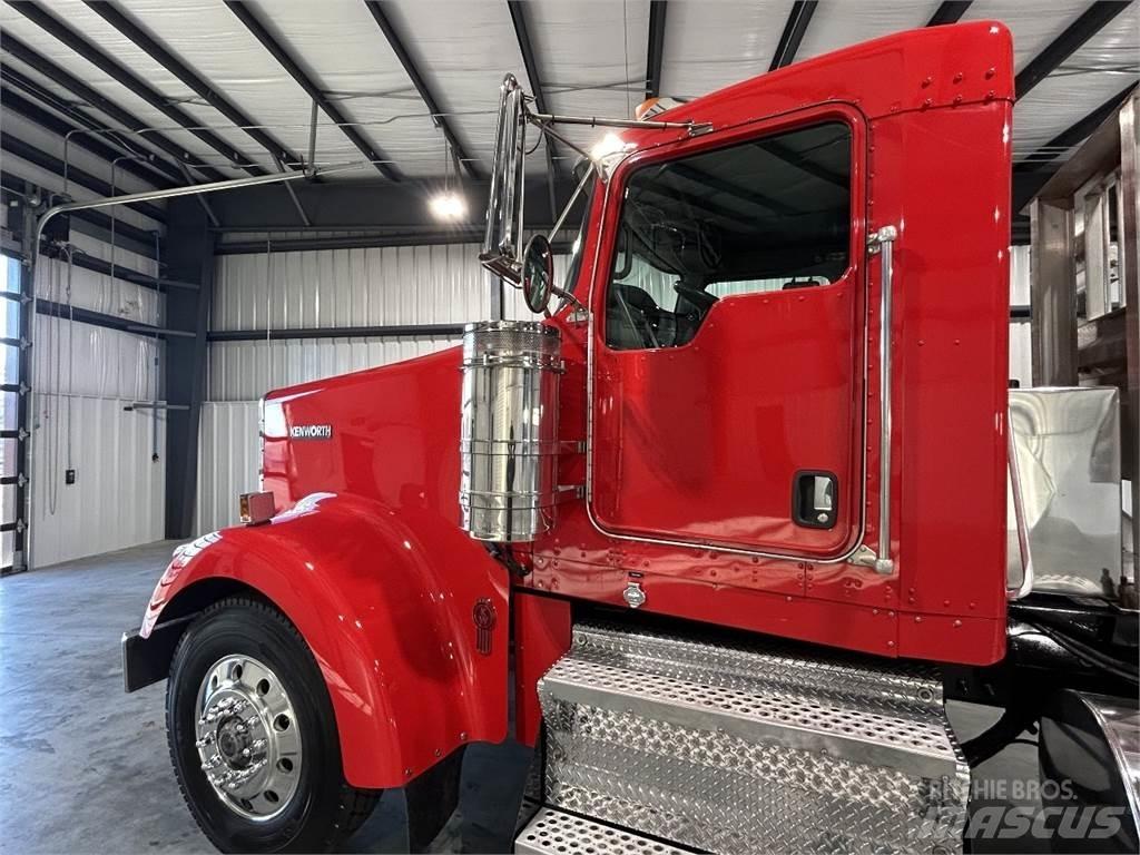 Kenworth W900L Vetopöytäautot