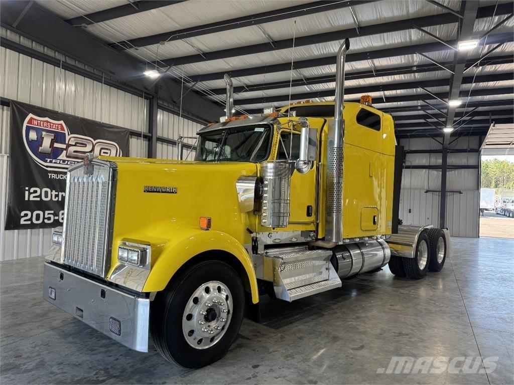 Kenworth W900L Vetopöytäautot