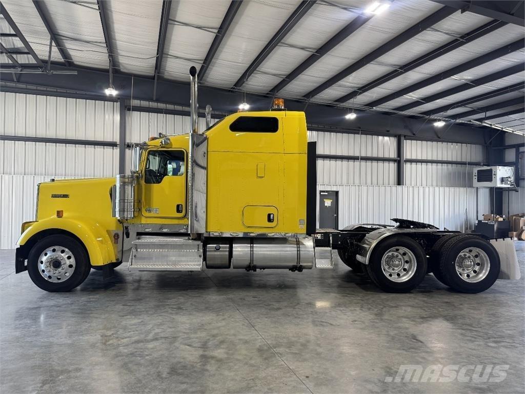 Kenworth W900L Vetopöytäautot