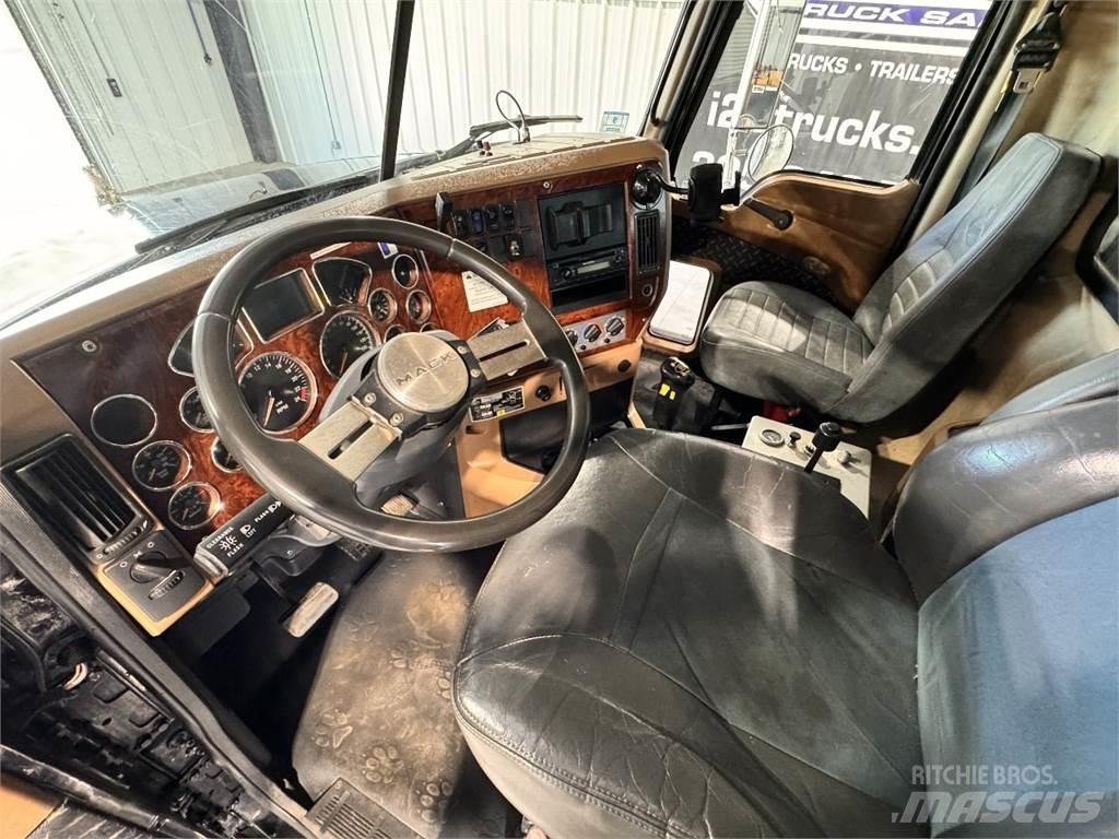 Mack GU713 Sora- ja kippiautot