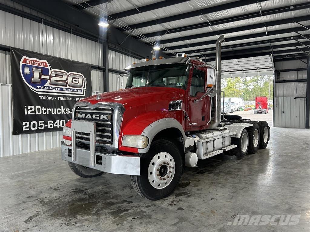 Mack GU713 Vetopöytäautot