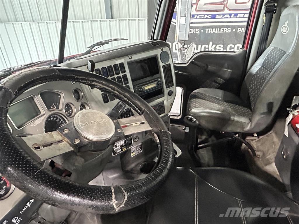 Mack GU713 Vetopöytäautot