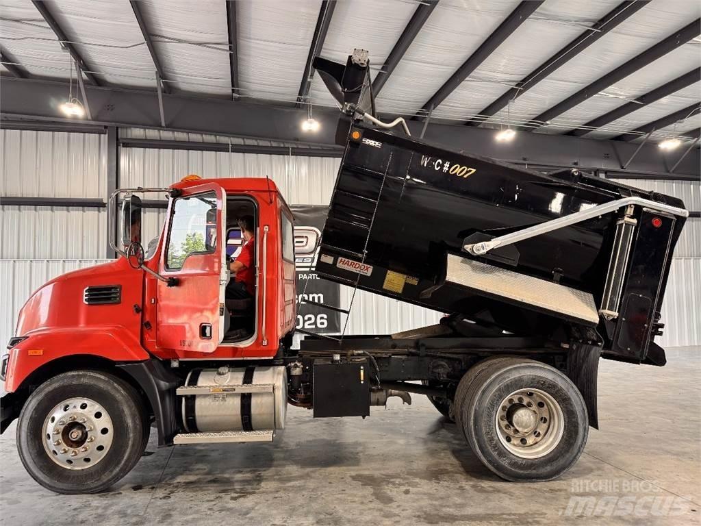 Mack MD6 Sora- ja kippiautot