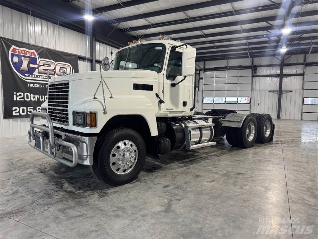 Mack Pinnacle Vetopöytäautot