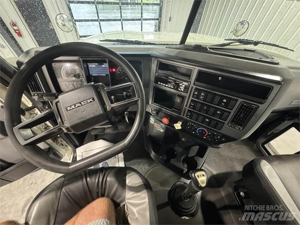 Mack Pinnacle Vetopöytäautot