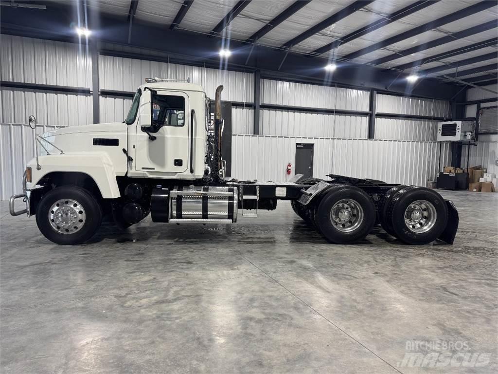 Mack Pinnacle Vetopöytäautot