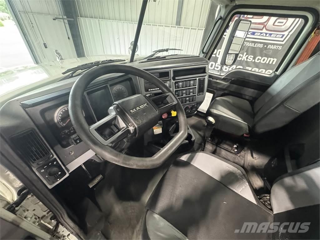 Mack Pinnacle Vetopöytäautot