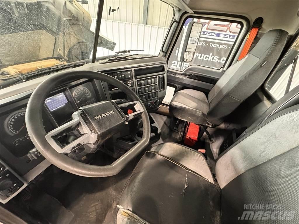 Mack Pinnacle Vetopöytäautot