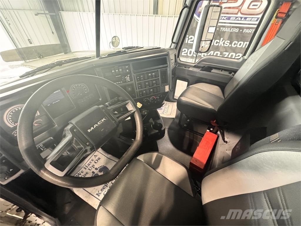 Mack Pinnacle Vetopöytäautot