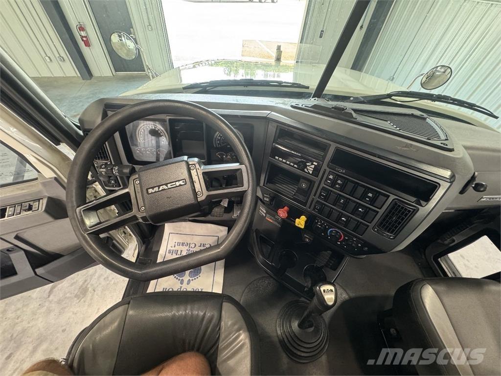 Mack Pinnacle Vetopöytäautot