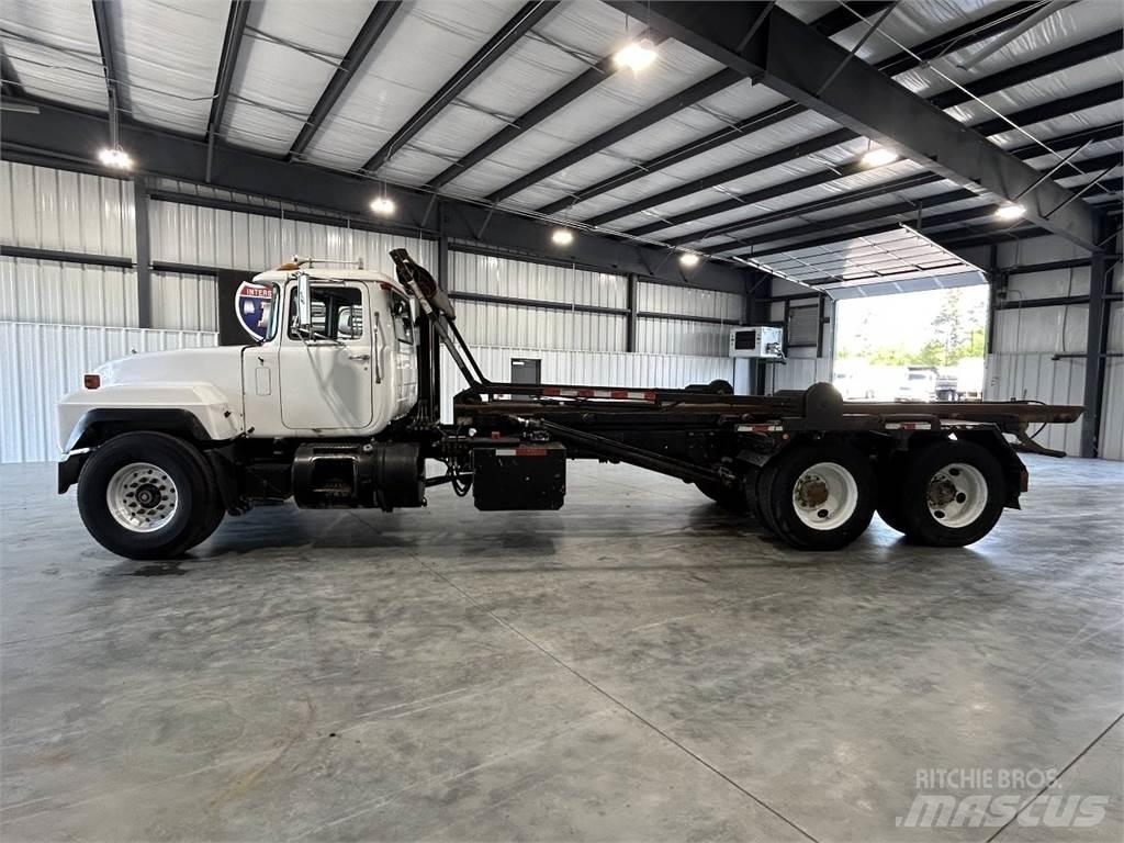 Mack RD688S Kontti-/tasonostoautot