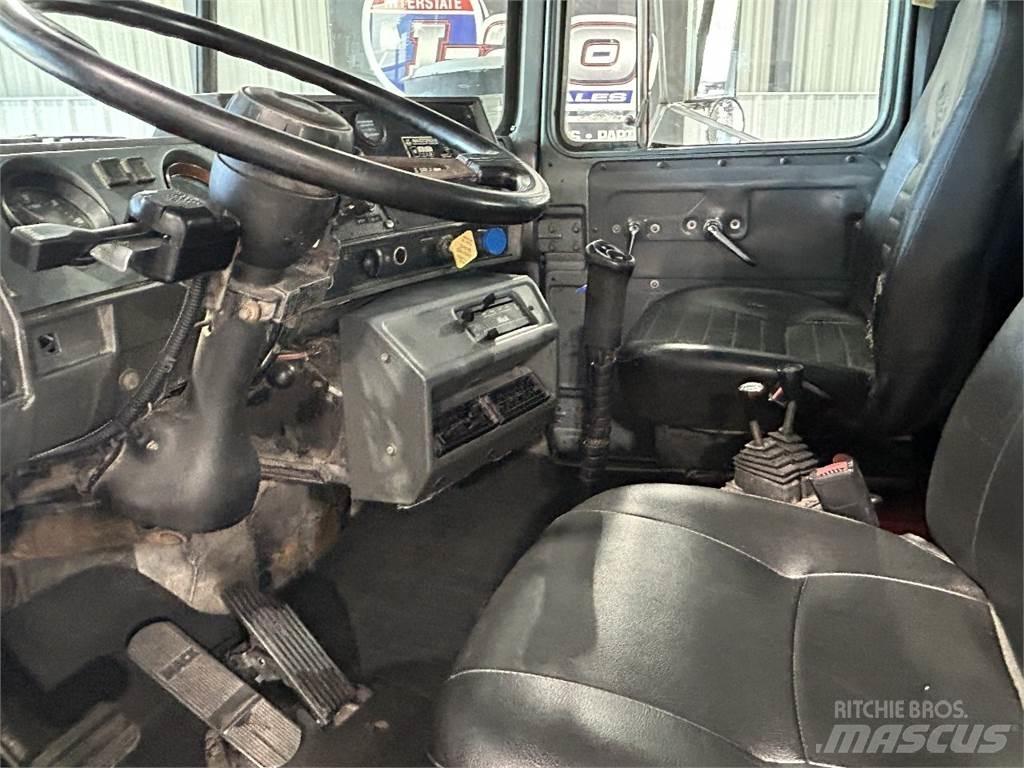 Mack RD688S Kontti-/tasonostoautot