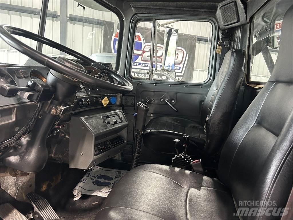 Mack RD688S Kontti-/tasonostoautot