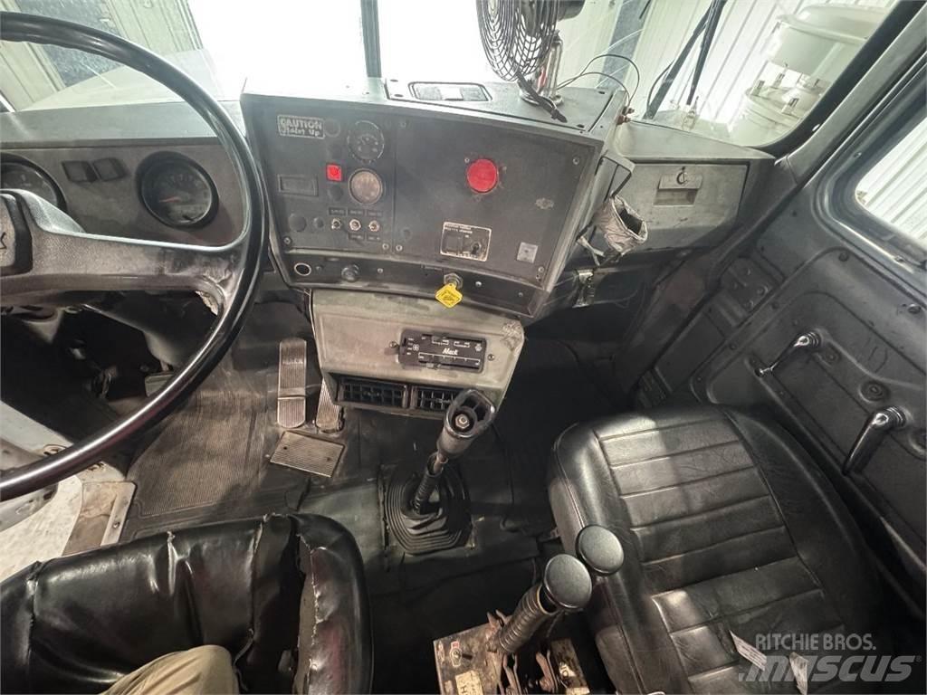 Mack RD690S Kontti-/tasonostoautot