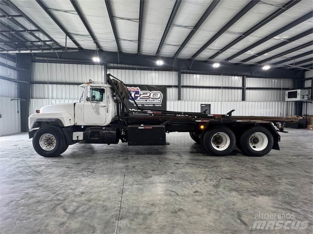 Mack RD690S Kontti-/tasonostoautot