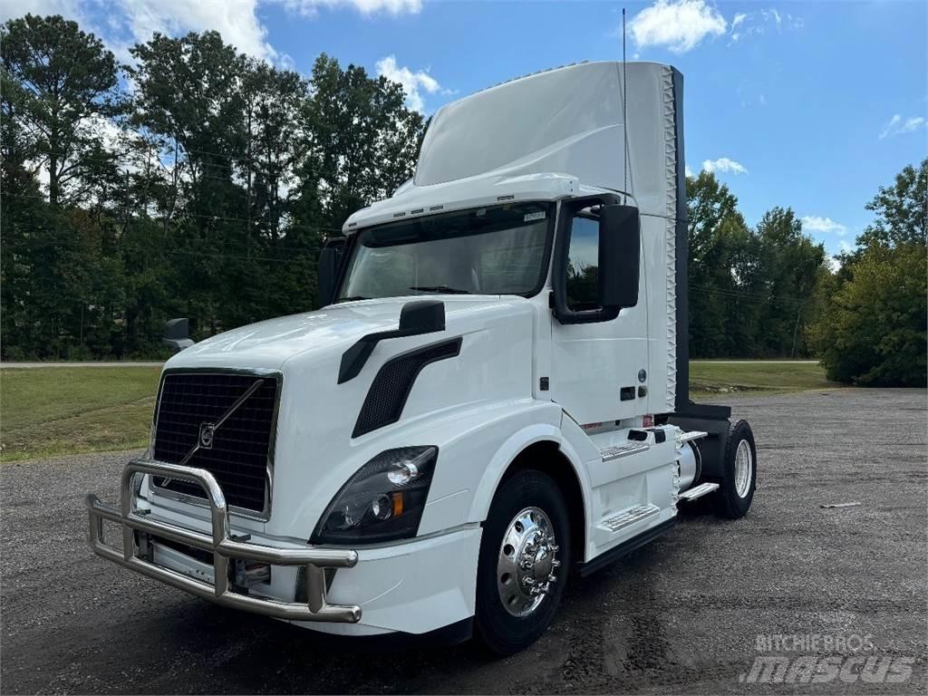 Volvo VNL42T300 Vetopöytäautot
