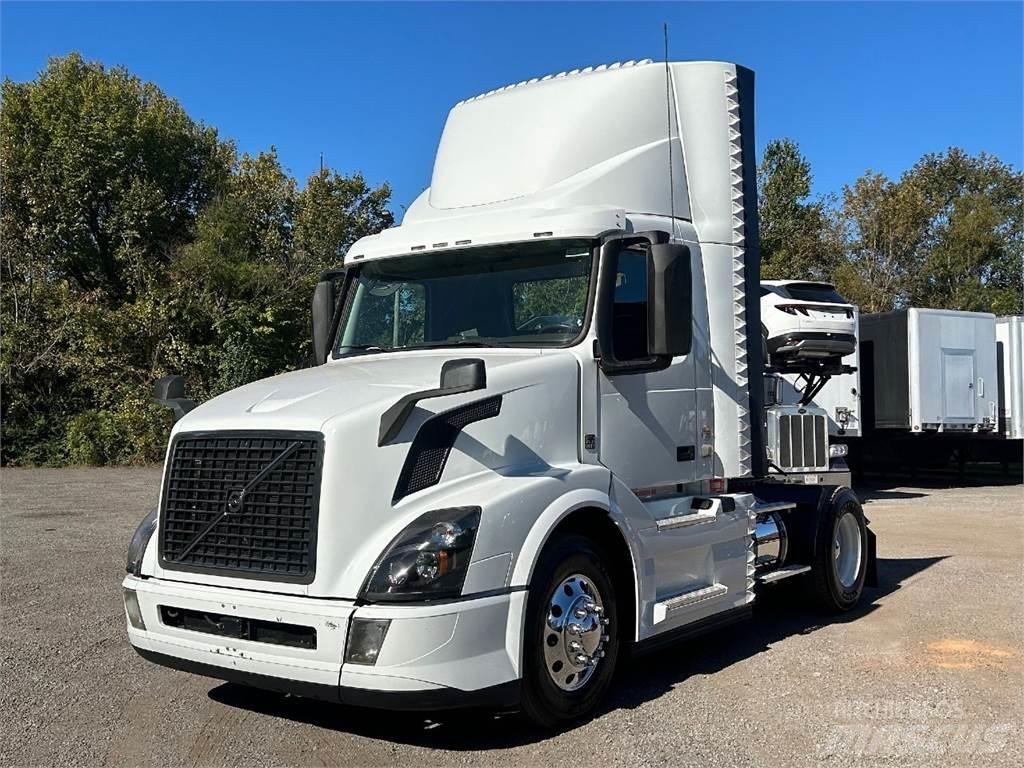 Volvo VNL42T300 Vetopöytäautot