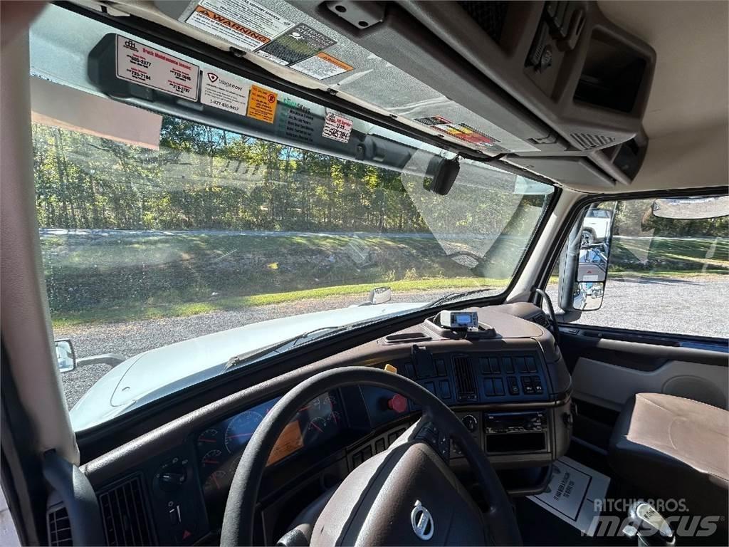 Volvo VNL42T300 Vetopöytäautot