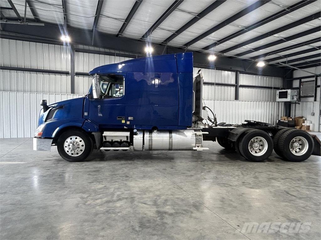 Volvo VNL630 Vetopöytäautot