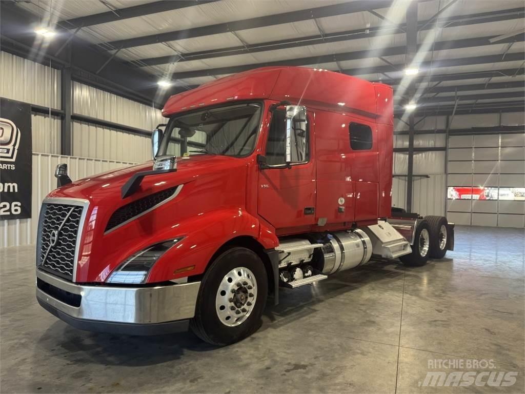 Volvo VNL64T740 Vetopöytäautot