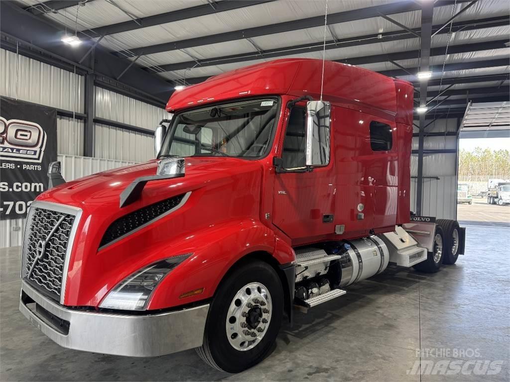 Volvo VNL64T740 Vetopöytäautot