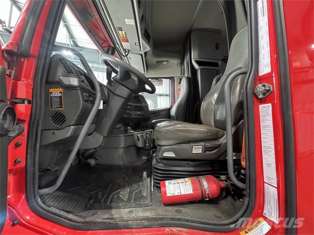 Volvo VNL64T740 Vetopöytäautot