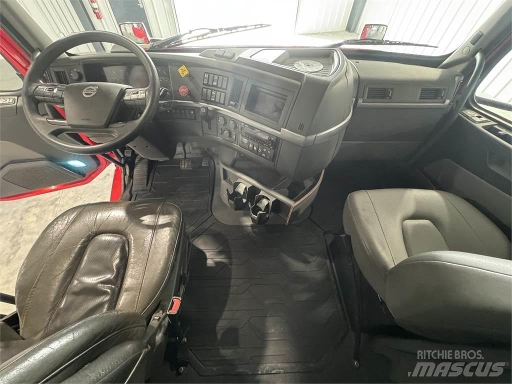 Volvo VNL64T740 Vetopöytäautot