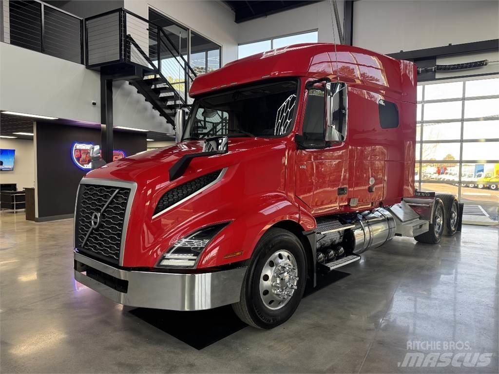 Volvo VNL64T740 Vetopöytäautot