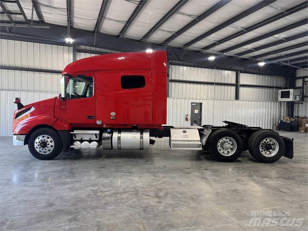 Volvo VNL64T740 Vetopöytäautot