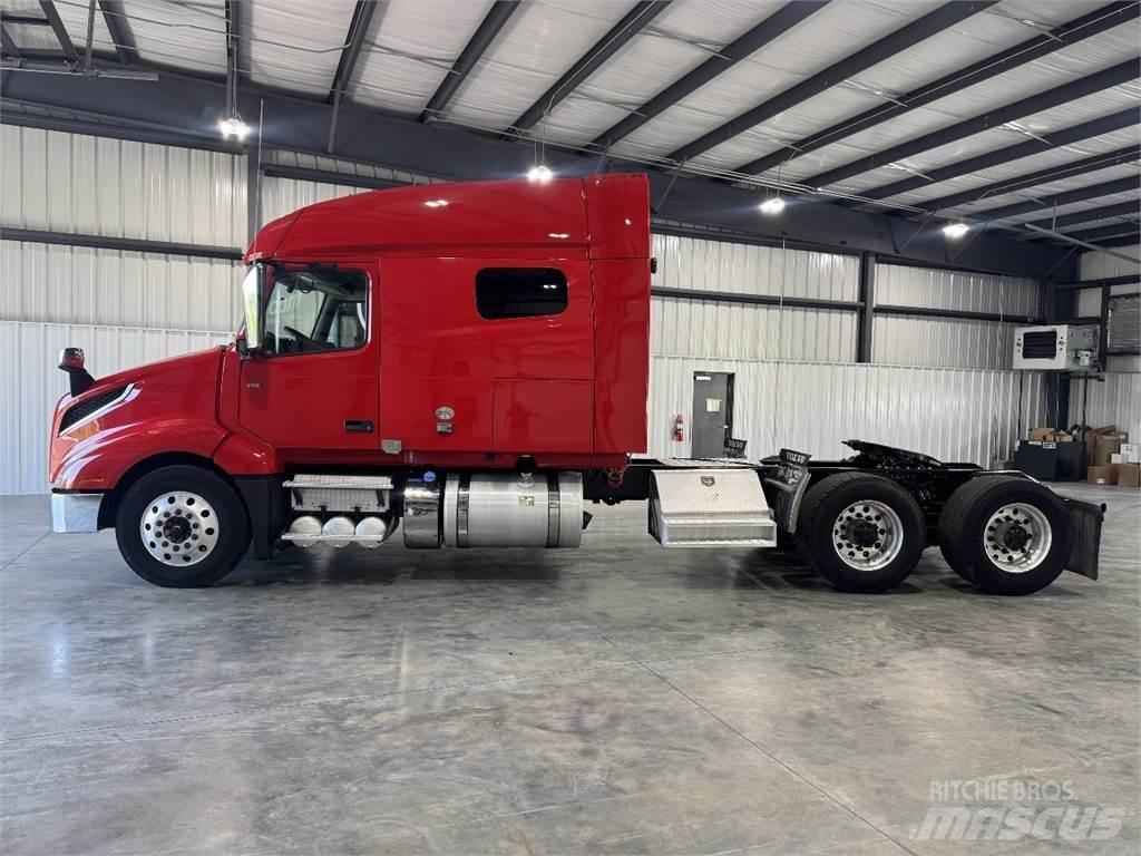 Volvo VNL64T740 Vetopöytäautot
