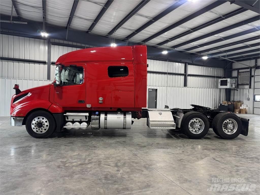 Volvo VNL64T740 Vetopöytäautot