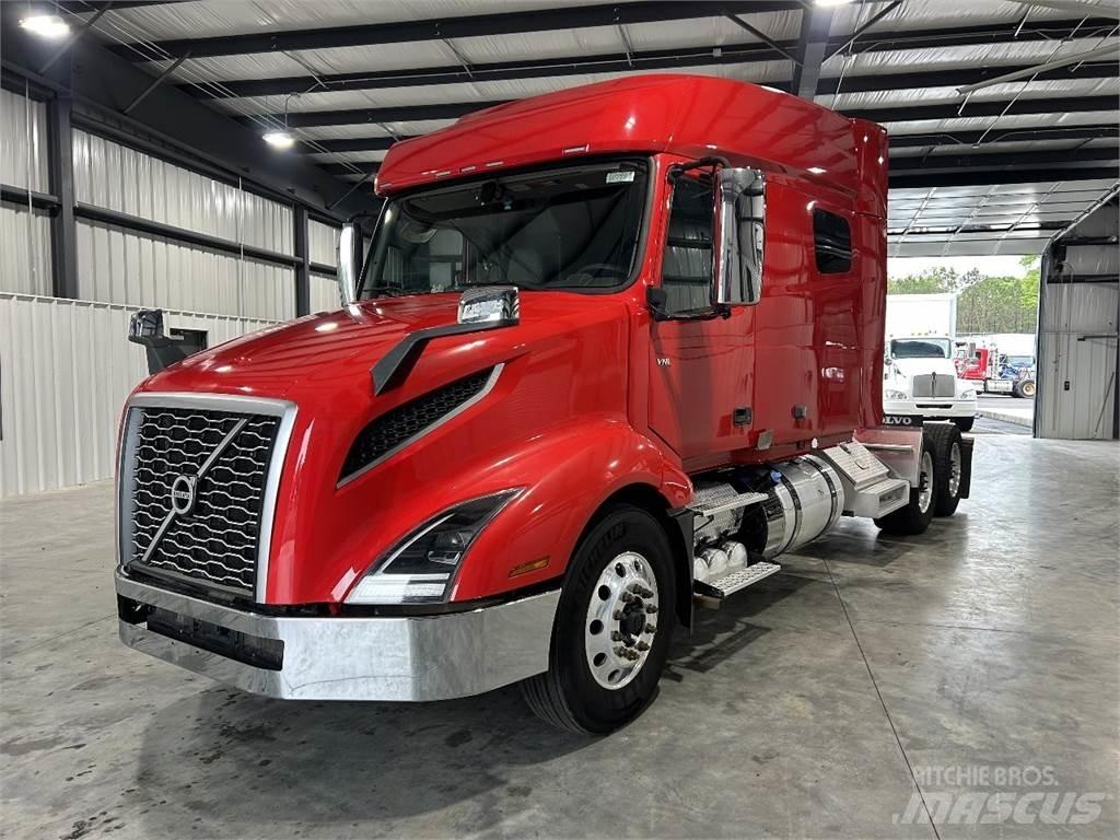 Volvo VNL64T740 Vetopöytäautot