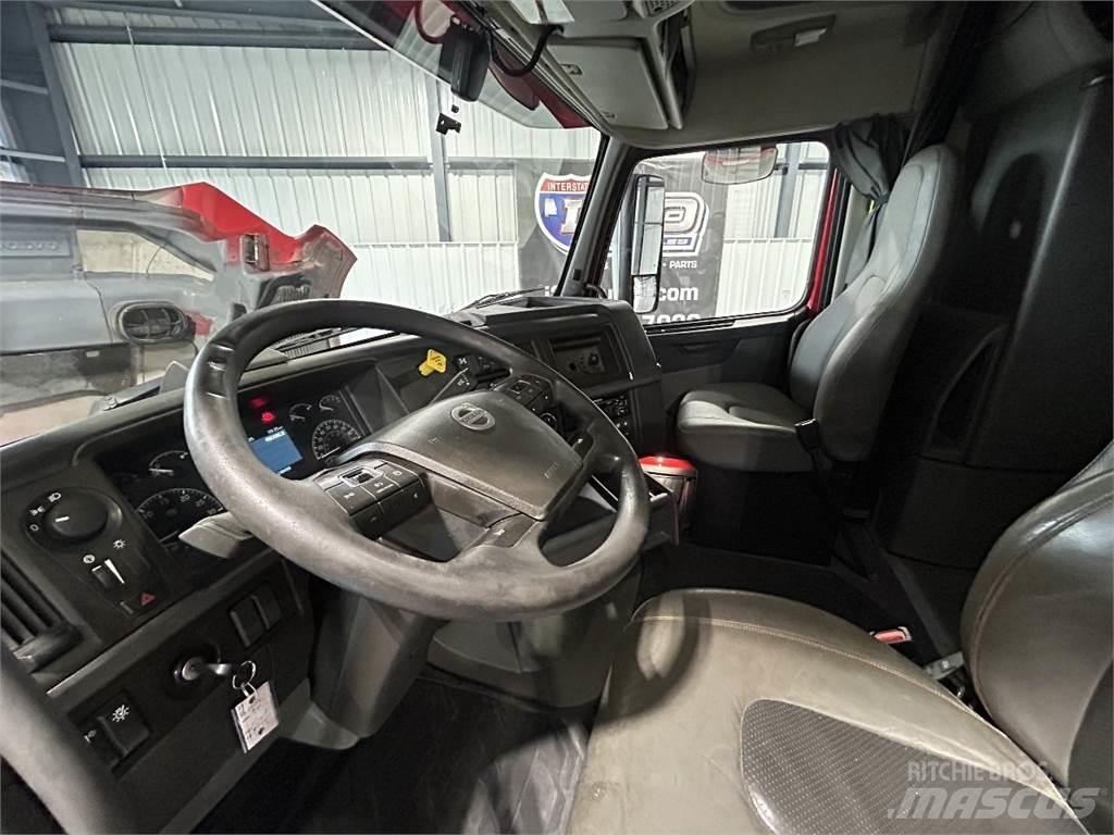 Volvo VNL64T740 Vetopöytäautot
