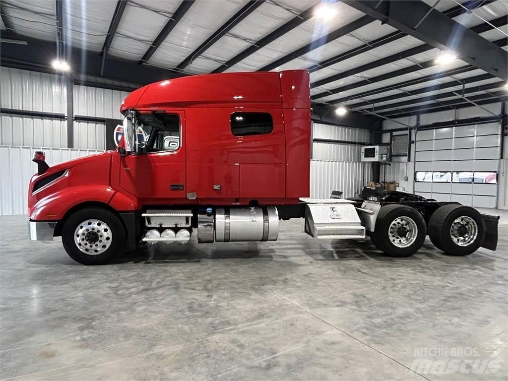 Volvo VNL64T740 Vetopöytäautot