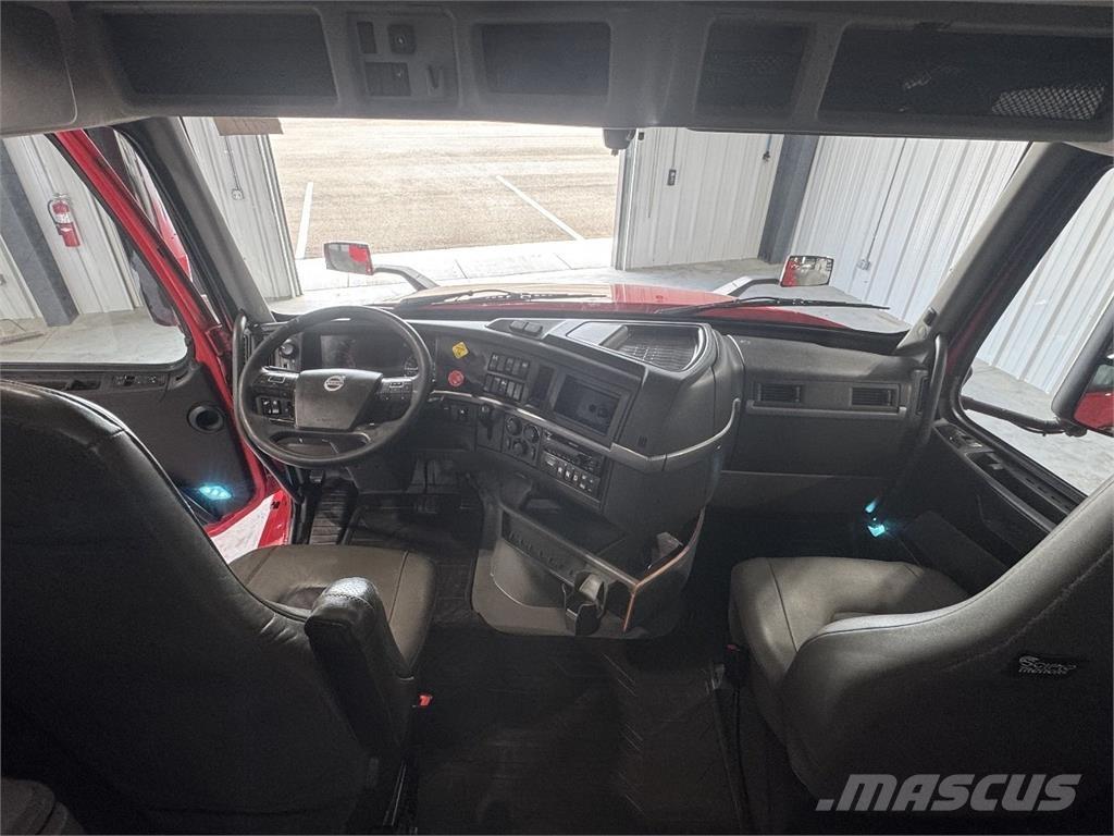 Volvo VNL64T740 Vetopöytäautot