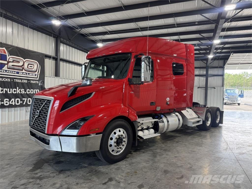 Volvo VNL64T740 Vetopöytäautot