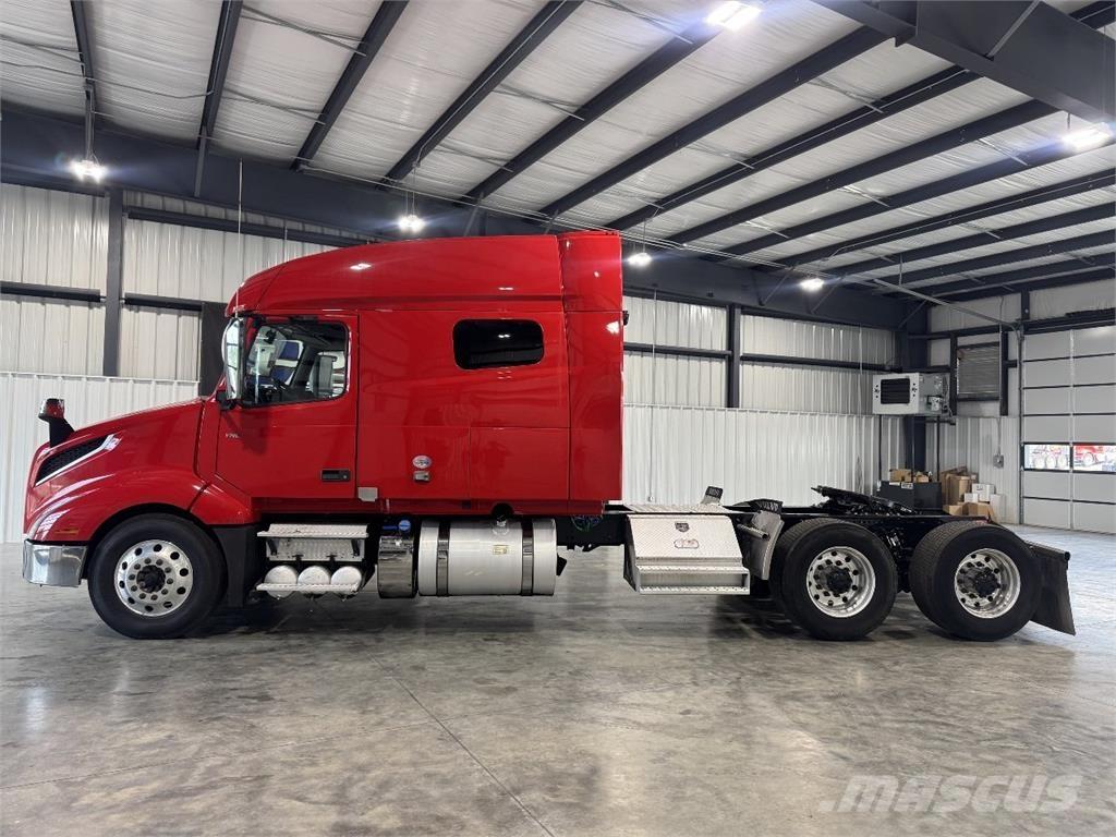 Volvo VNL64T740 Vetopöytäautot