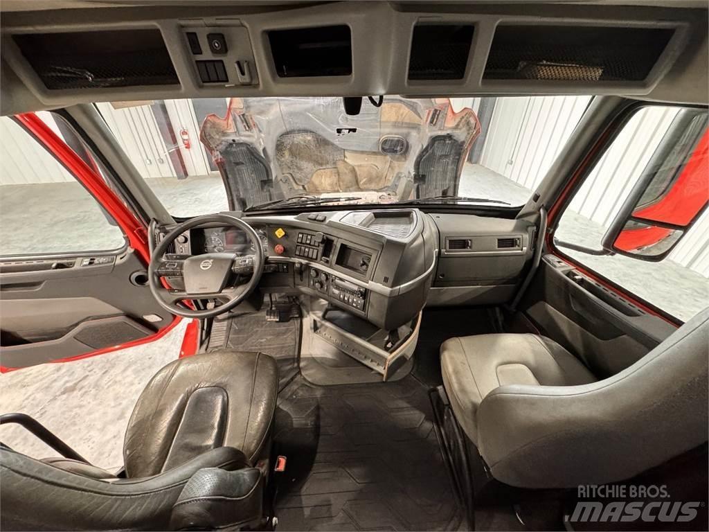 Volvo VNL64T740 Vetopöytäautot