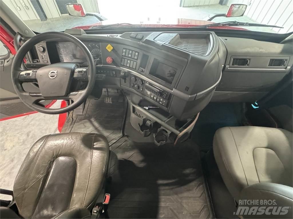 Volvo VNL740 Vetopöytäautot
