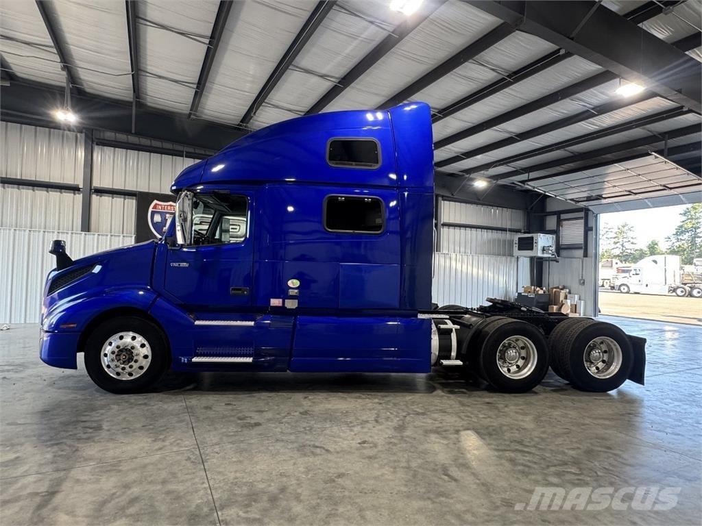 Volvo VNL860 Vetopöytäautot